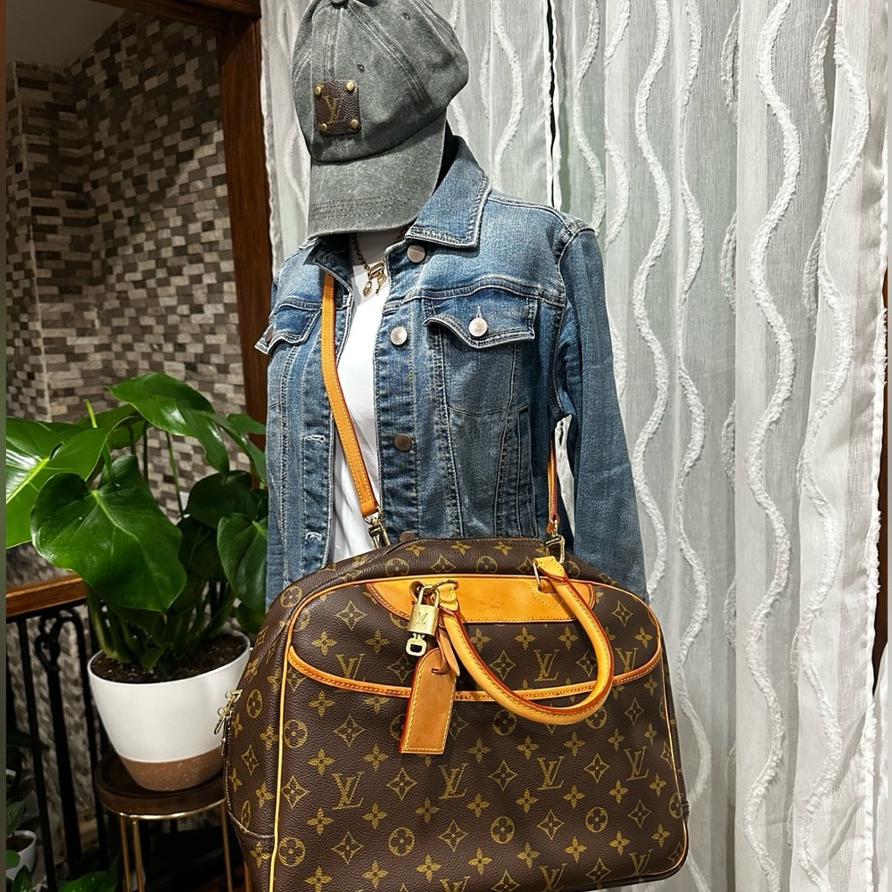 Louis Vuitton Deauville w Strap, Lock & Key, COA
